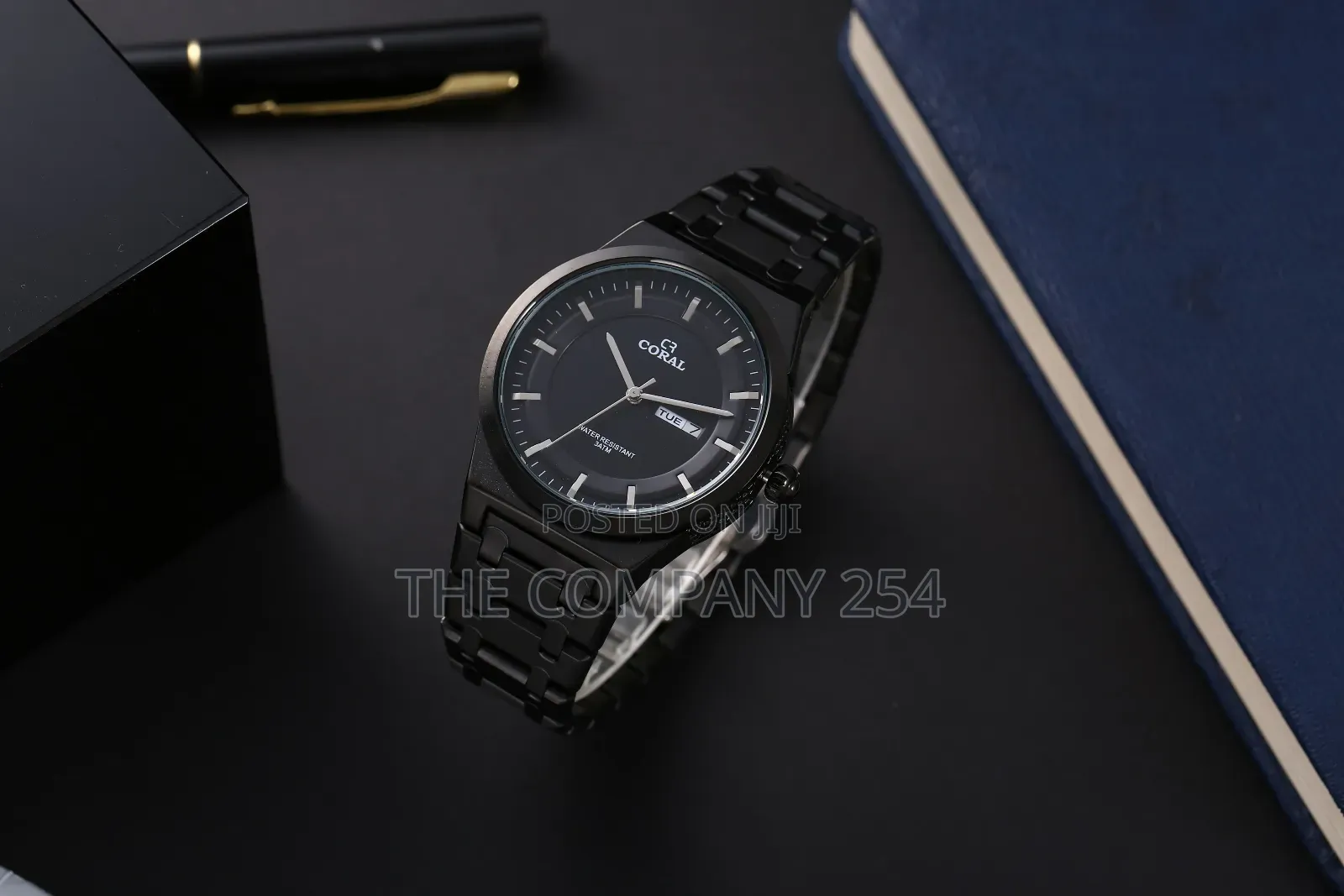 Casual Men Big Face Silvered Metallic Strip Coral Watches