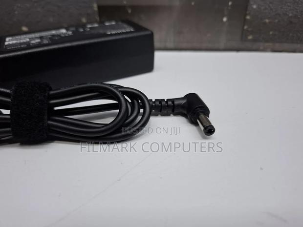 Toshiba Adapter 19v 3.42a 2.5mm - thumbnail 2
