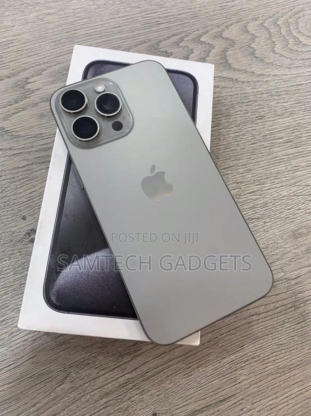 Apple iPhone 15 Pro Max 256 GB Gray - thumbnail 3
