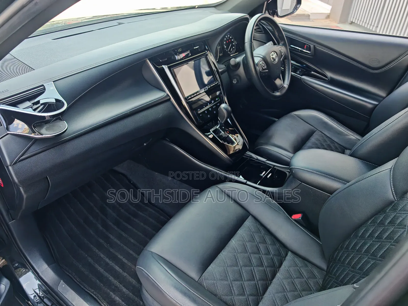 Toyota Harrier 2.0 2019 Matt Black