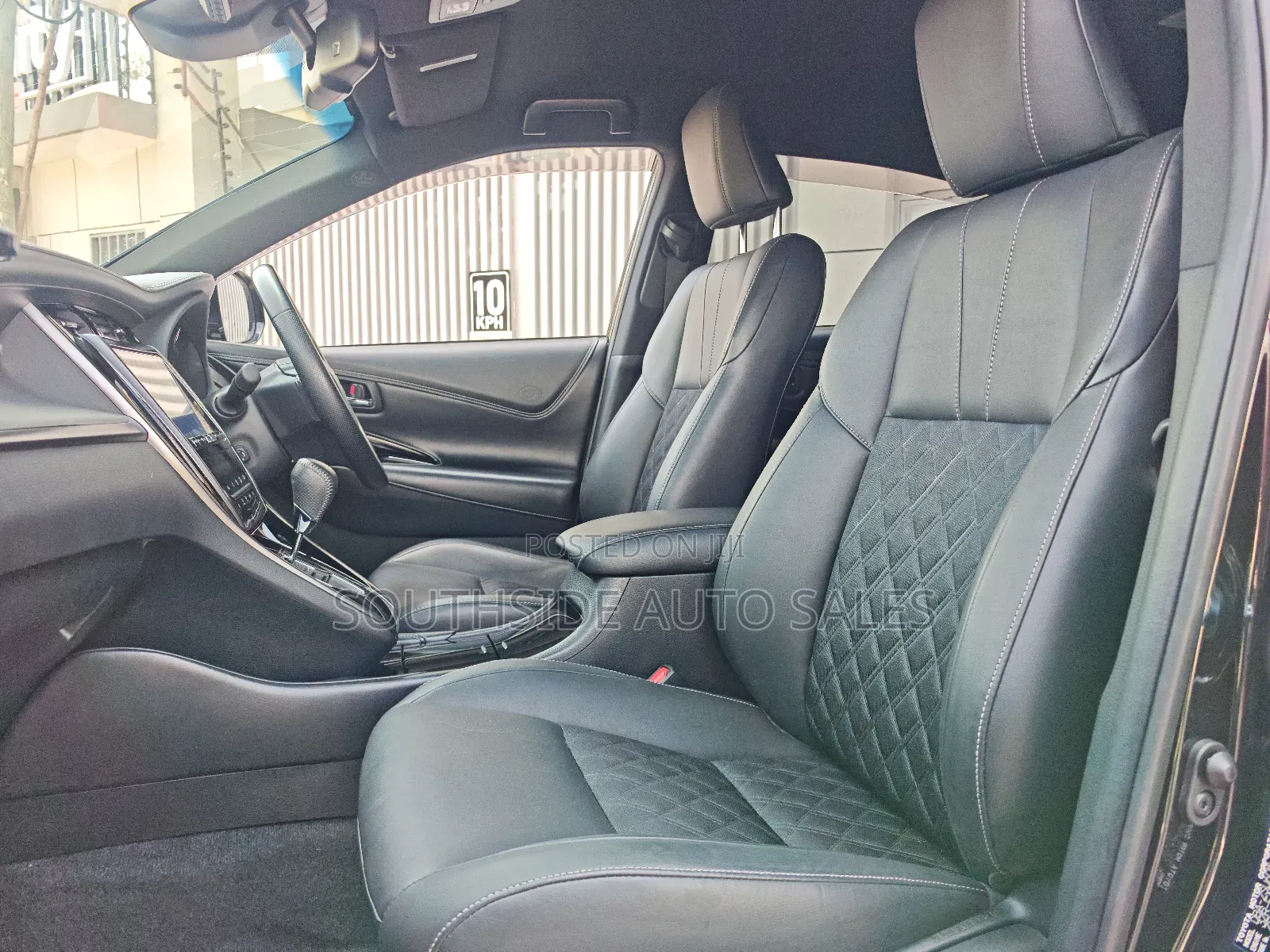 Toyota Harrier 2.0 2019 Matt Black