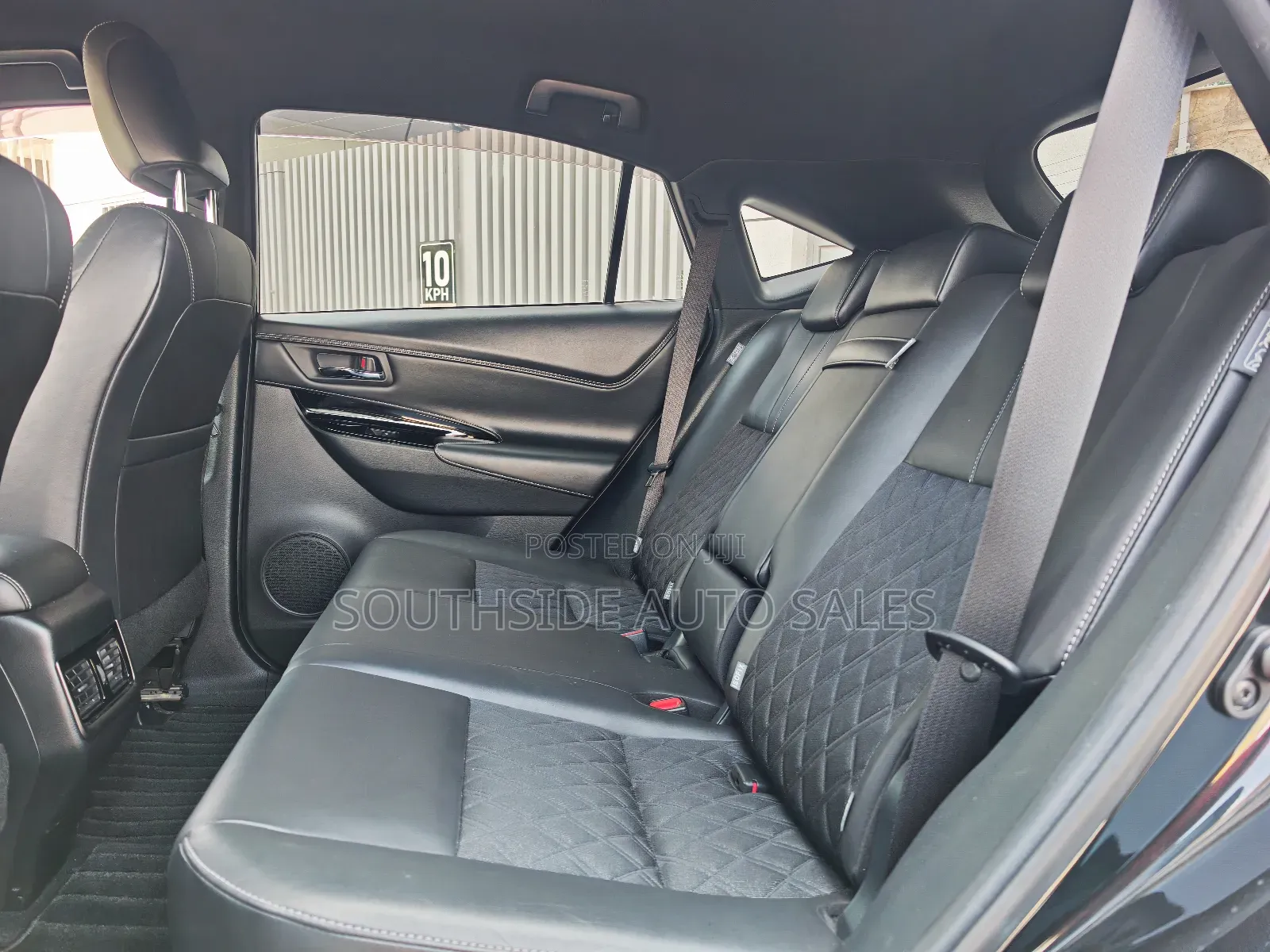 Toyota Harrier 2.0 2019 Matt Black
