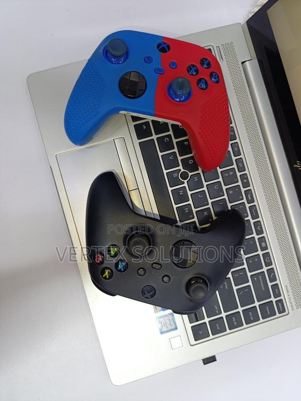 Xbox Series X Pad - main view