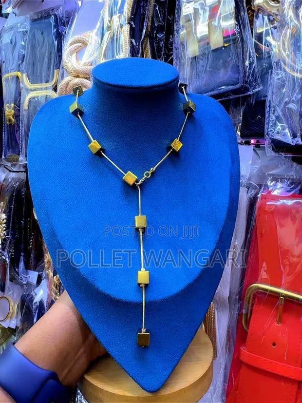 Long Chains - thumbnail 2