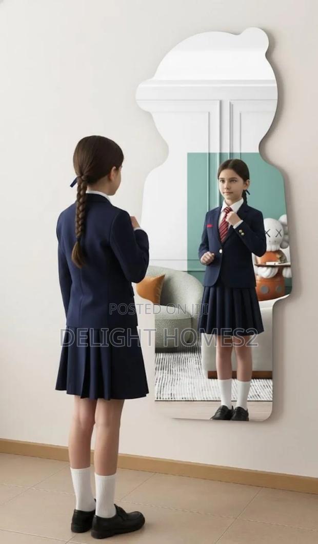 Dolly Shape Acrylic Mirror_kis - main view