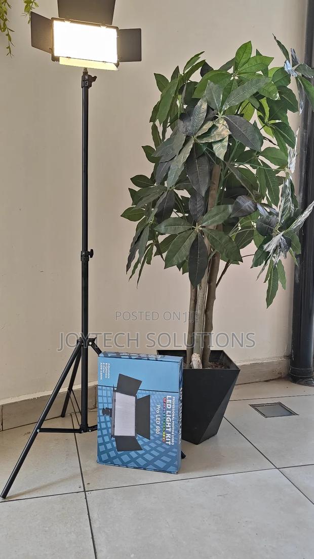 U600+ Professional Led Light 2.1m Adjustable Tripod Stand - main view