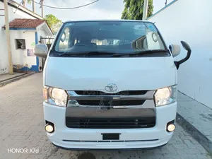 Toyota HiAce 2019 White