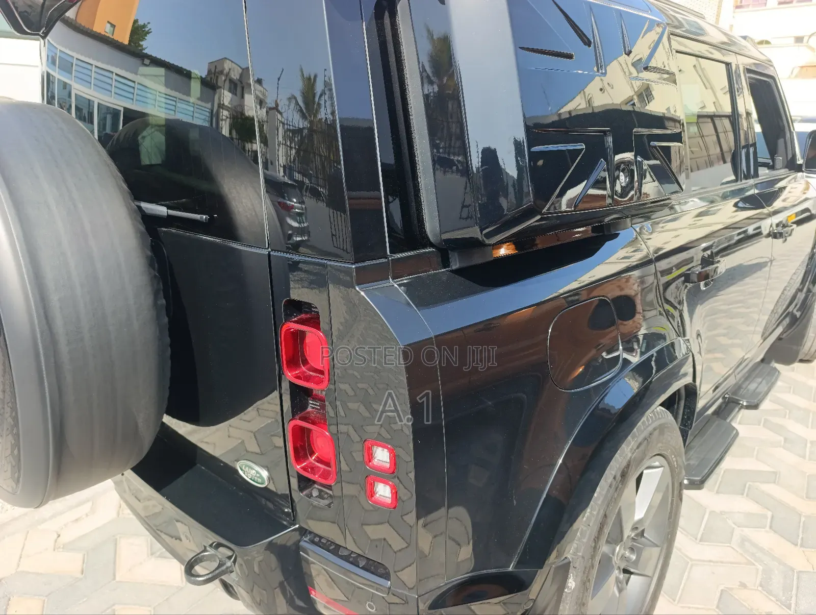 Land Rover Defender X-Dynamic SE 2024 Black