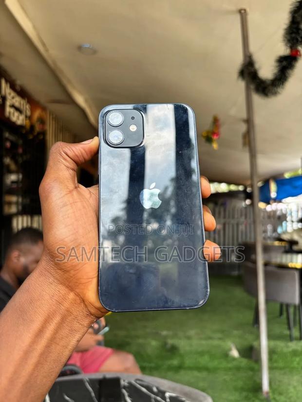 Apple iPhone 12 64 GB Black - main view