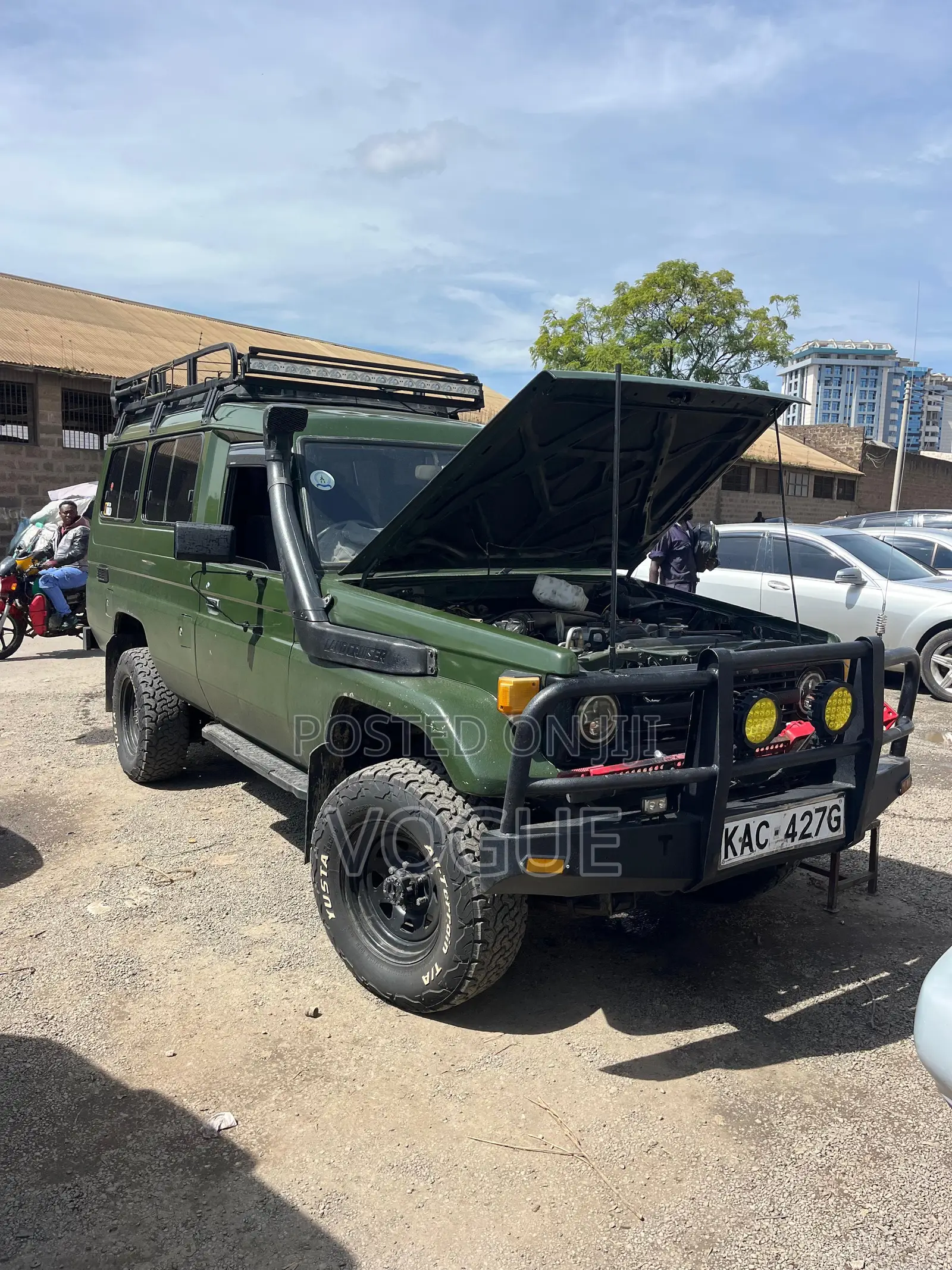 7 Seater Open-Roof Landcruiser for Hire
