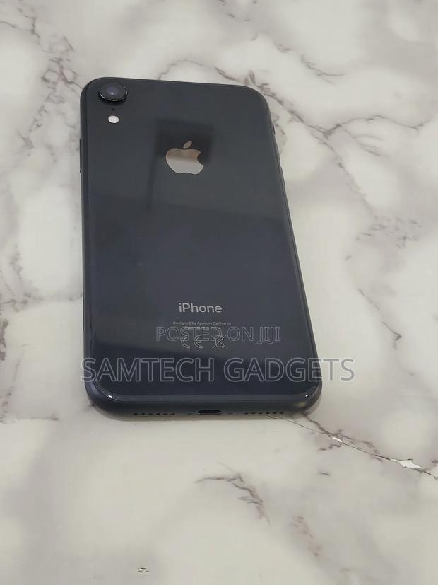 Apple iPhone XR 64 GB Black - main view