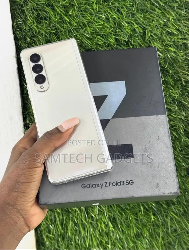 Samsung Galaxy Z Fold 3 256 GB White - main view