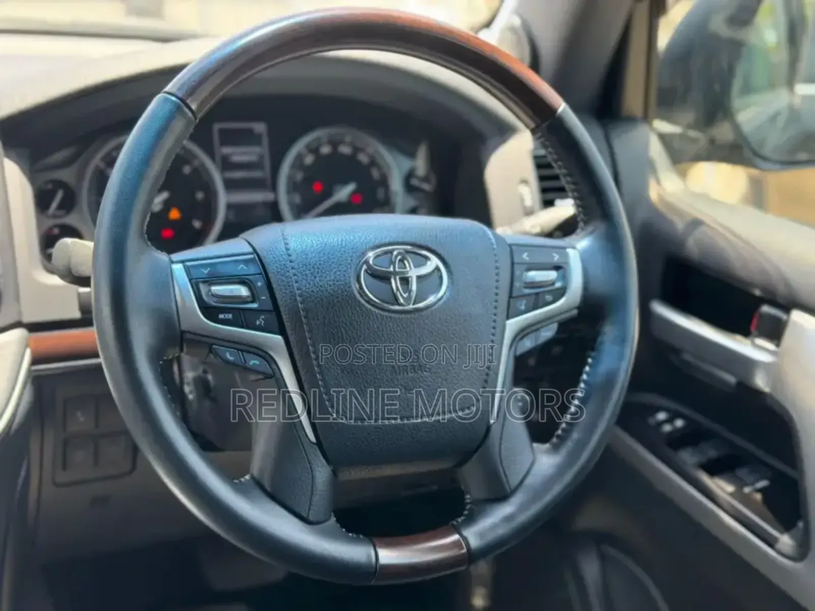 Toyota Land Cruiser 4.6 V8 ZX 2017 Black