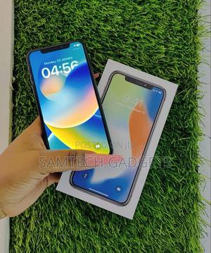 Apple iPhone X 64 GB Gray - thumbnail 2