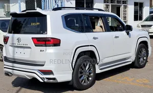 Toyota Land Cruiser LC300 2023 White