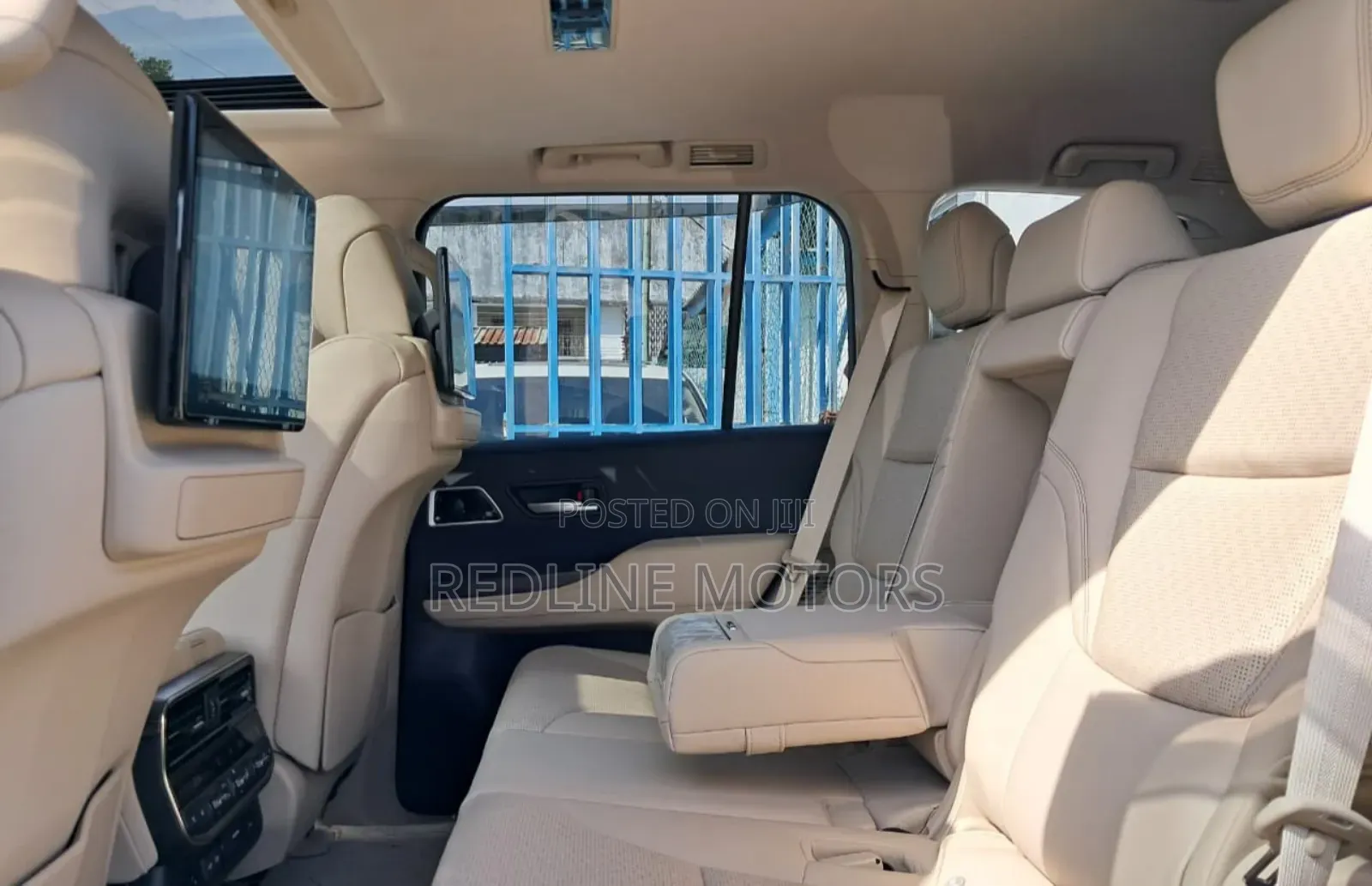 Toyota Land Cruiser LC300 2023 White