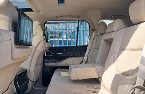 Toyota Land Cruiser LC300 2023 White