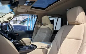 Toyota Land Cruiser LC300 2023 White