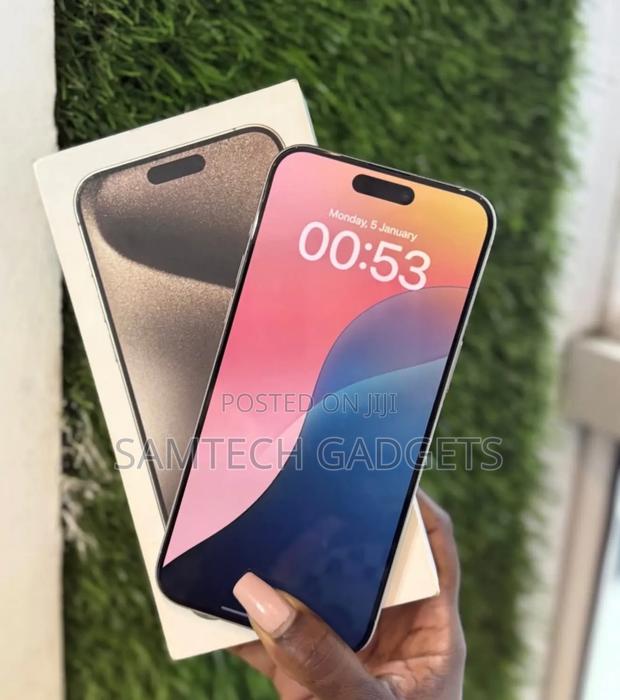 Apple iPhone 15 Pro Max 256 GB White - thumbnail 3