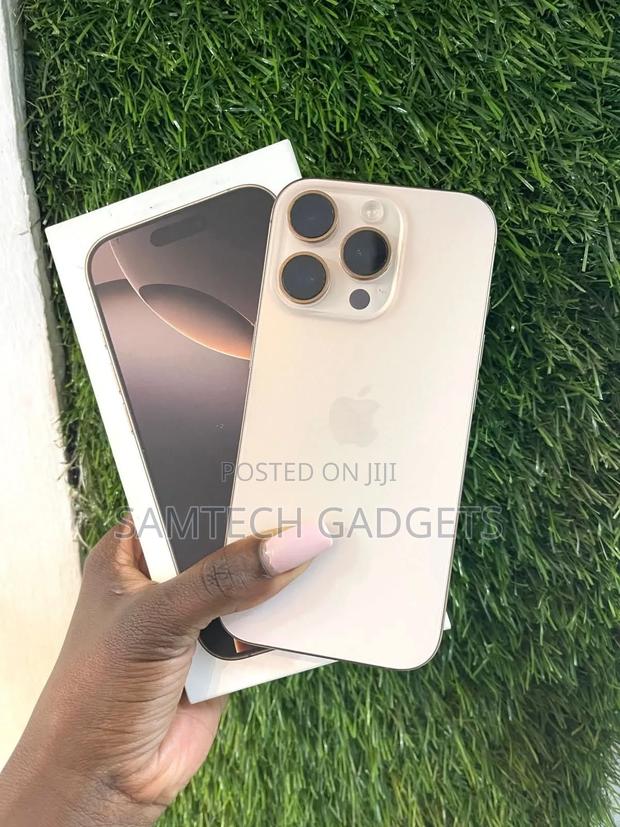 Apple iPhone 16 Pro Max 256 GB Gold - main view