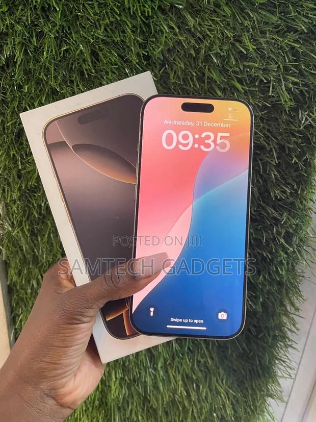 Apple iPhone 16 Pro Max 256 GB Gold - thumbnail 3