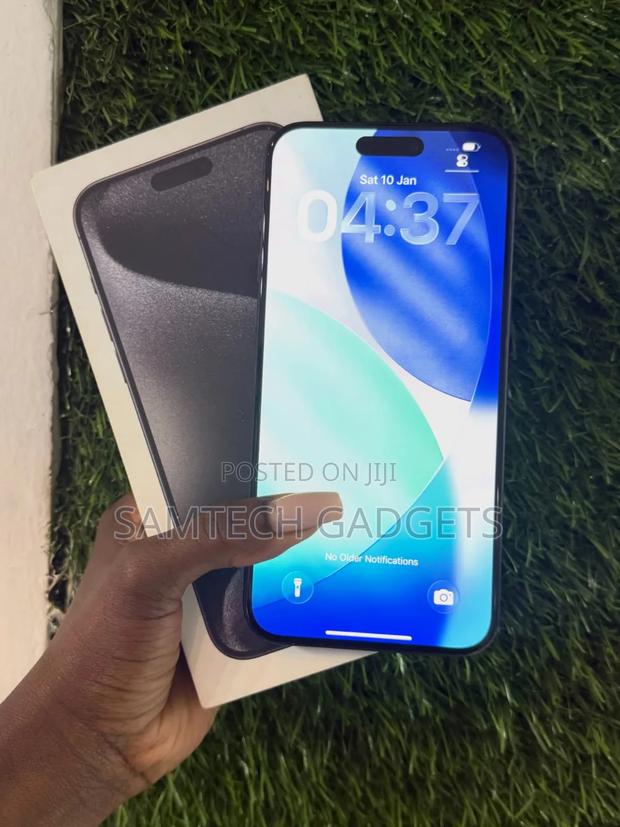 New Apple iPhone 15 Pro Max 256 GB Black - main view