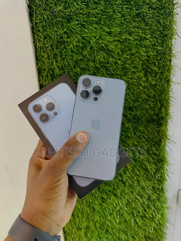 Apple iPhone 13 Pro 128 GB Blue - main view