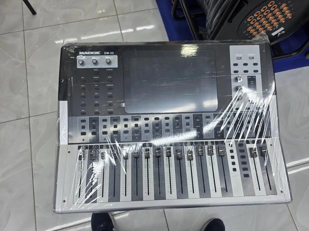 Mackie Dm-32 Digital Mixer