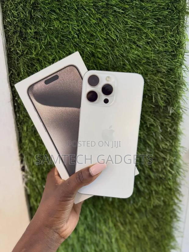 Apple iPhone 15 Pro Max 256 GB White - main view