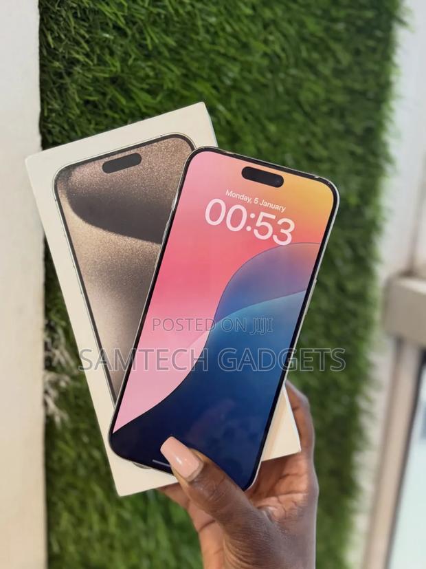 Apple iPhone 15 Pro Max 256 GB White - thumbnail 3