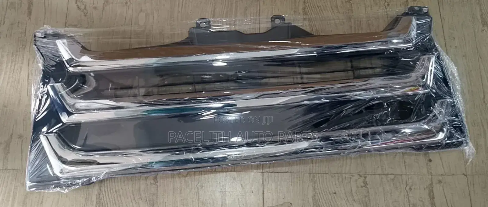 Grille Toyota Hiace 7l 2014