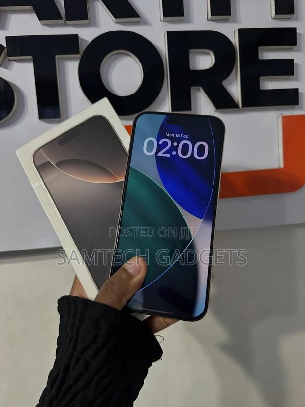 Apple iPhone 16 Pro Max 256 GB Gold - main view