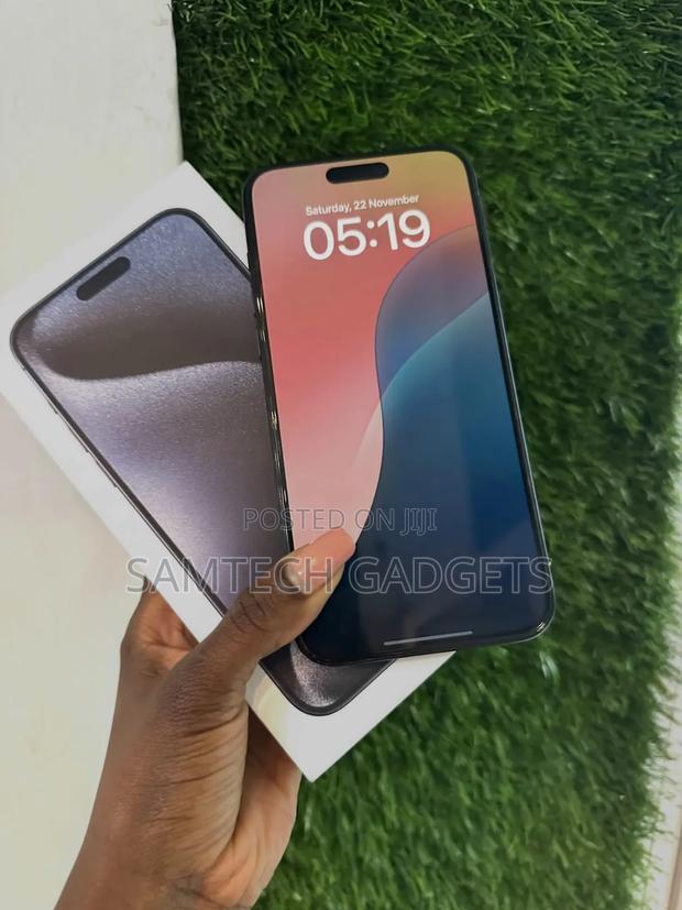 Apple iPhone 15 Pro Max 256 GB Gold - main view