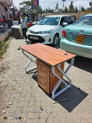 Unique Workingspace Office Table