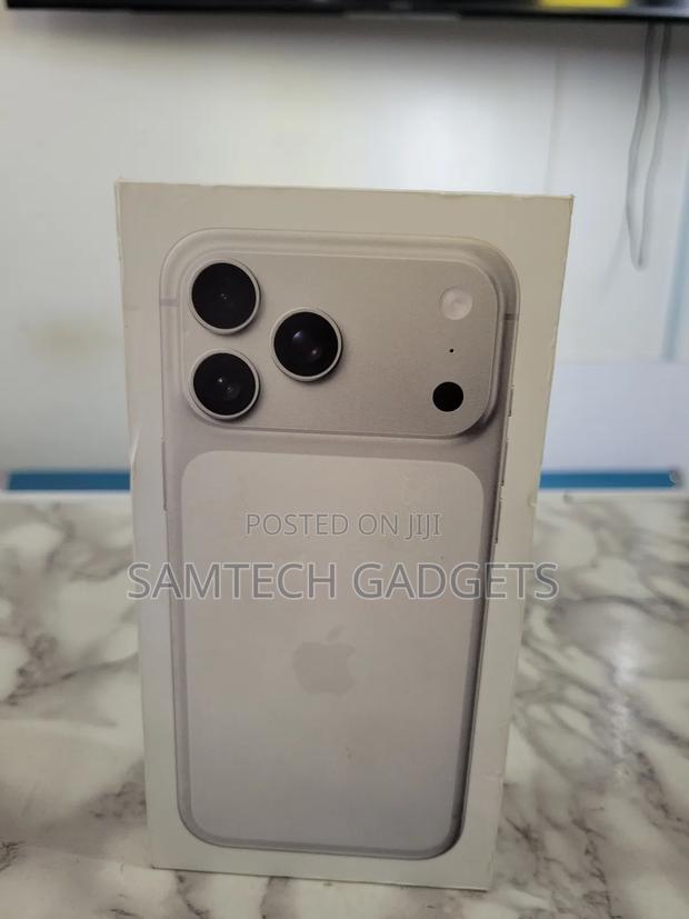 New Apple iPhone 17 Pro Max 256 GB Silver - thumbnail 3