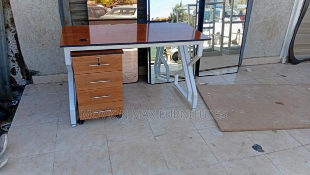 Unique Comfort Office Desk - main view