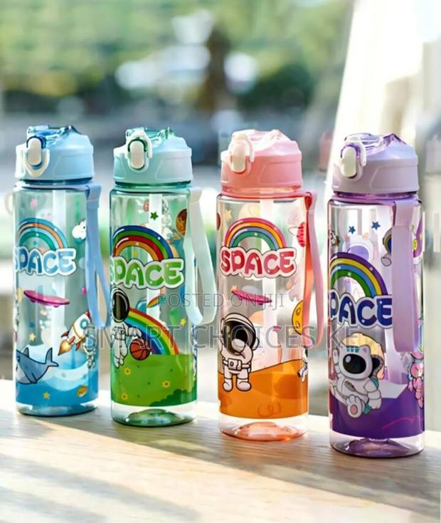 *Space Themed Astronaut 900ml Water Bottle With Straw - thumbnail 2