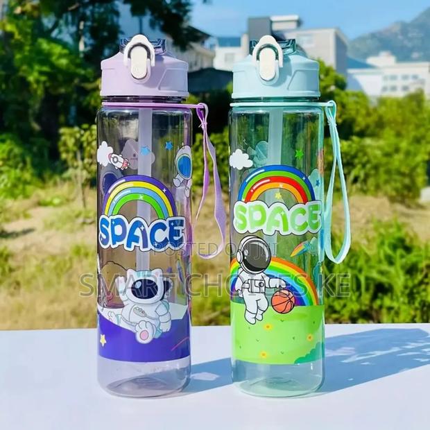 *Space Themed Astronaut 900ml Water Bottle With Straw - thumbnail 3