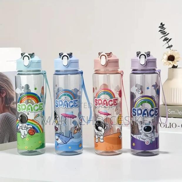 *Space Themed Astronaut 900ml Water Bottle With Straw - thumbnail 4
