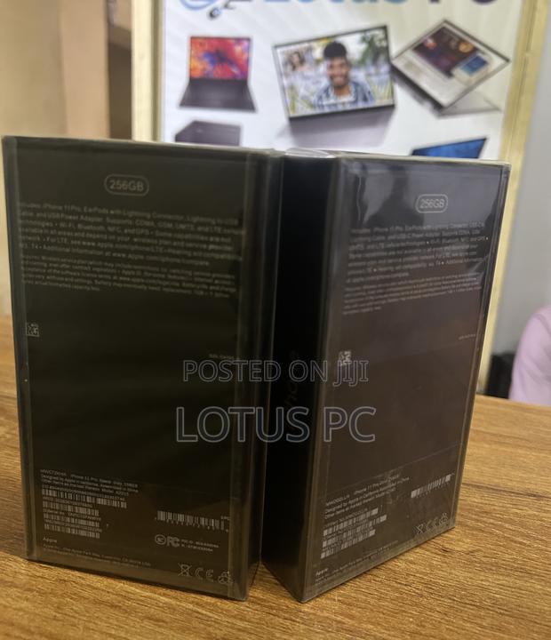 New Apple iPhone 11 Pro 256 GB Gold - thumbnail 2