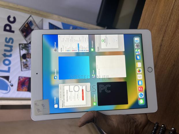 Apple iPad Pro 9.7 (2016) 128 GB Silver - thumbnail 3