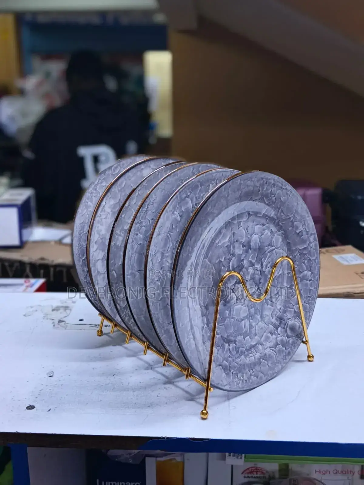 New in 
6pcs Ceramic Plates 
Available