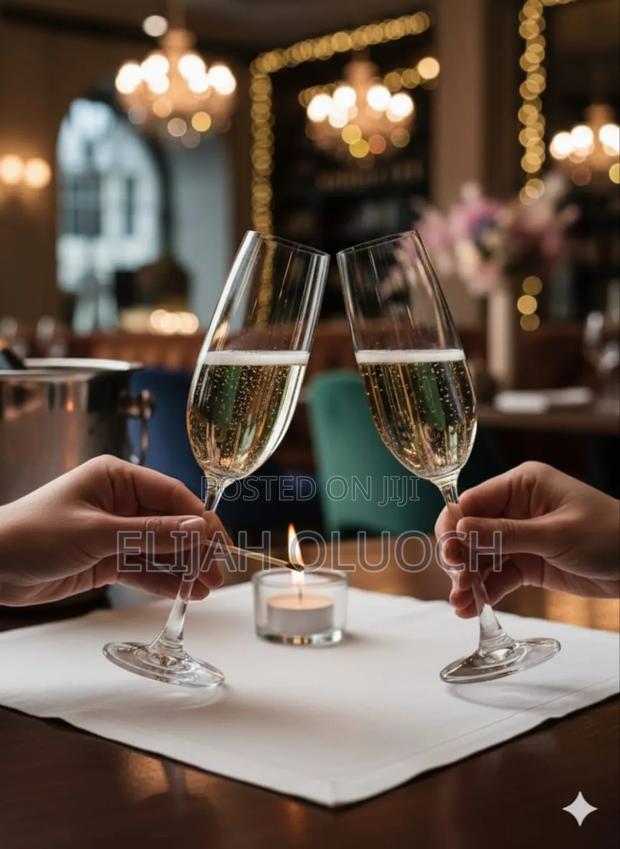 Crystal-clear Champagne Flutes