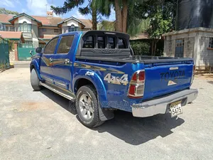 Toyota Hilux 2010 Blue