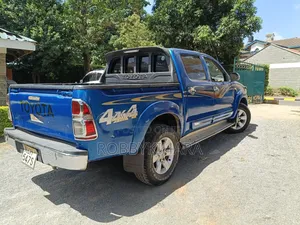 Toyota Hilux 2010 Blue