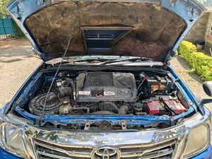 Toyota Hilux 2010 Blue