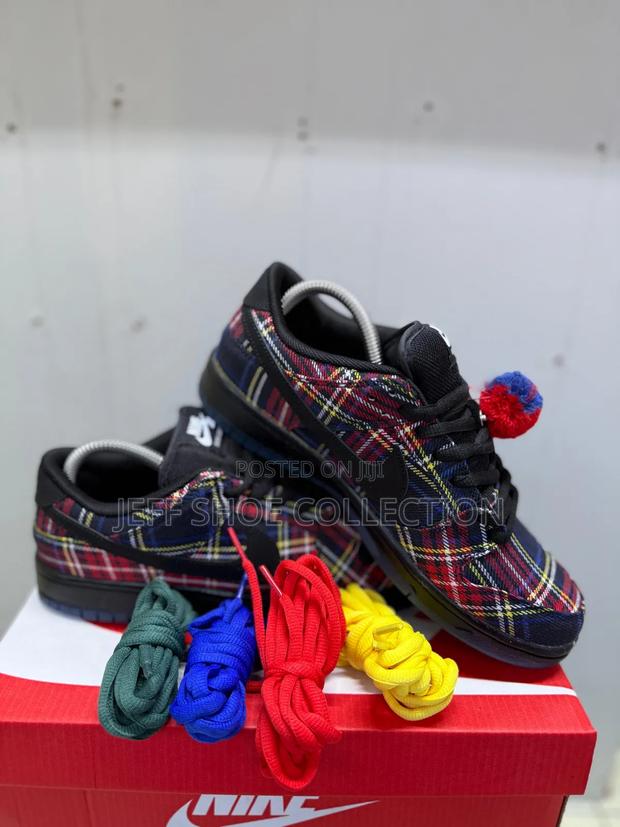Nike Sb ×Nardwuar Low Dunk - thumbnail 3