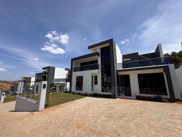 5bdrm Maisonette in Kimbo for sale