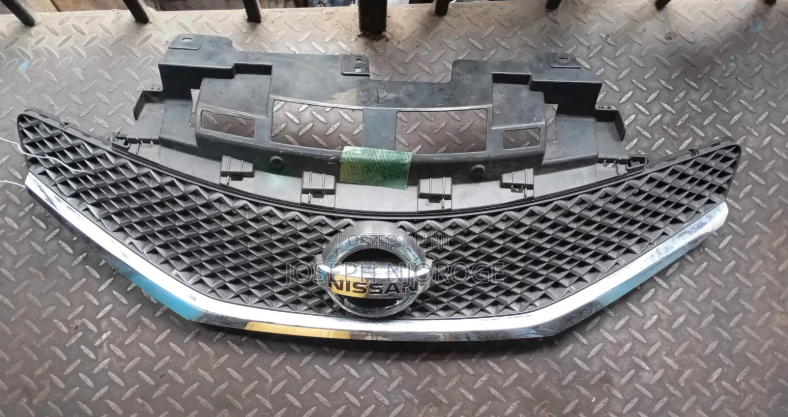 Nissan Note E12 Grill