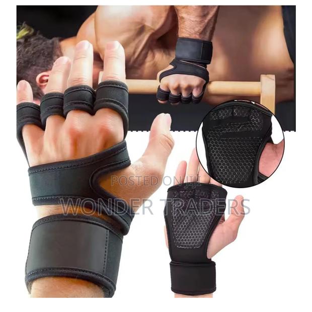 A Pair of Training Sport Gloves for Men Women Workout Gloves Fitness